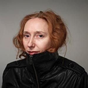 Fiona-Scott Norman by Miles Standish. (Finalist in the Head On Portrait Prize 2012.)